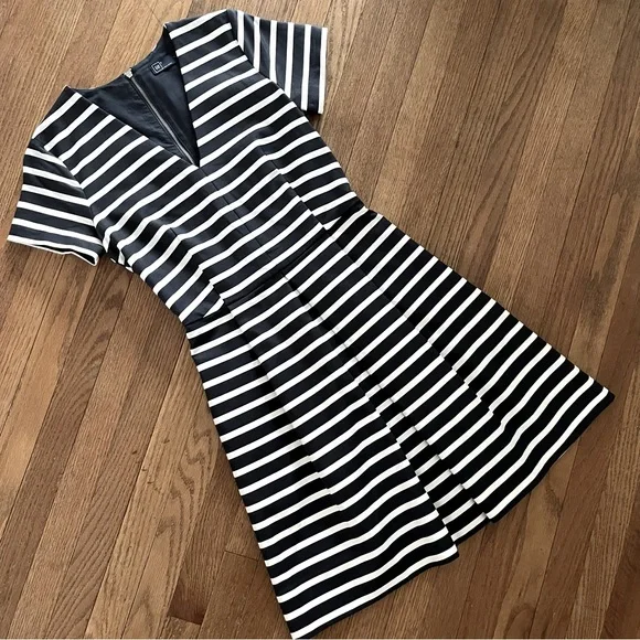 GAP Dresses Gap Striped Vneck Short Dress Fit Flare Size